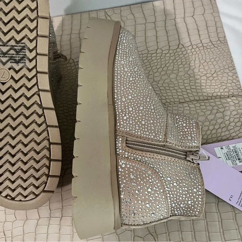 Wild Fable Beige Missy Platform Rhinestone Memory Foam Insole Fall Winter Boots